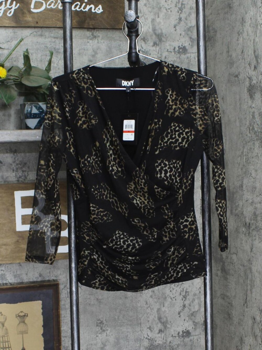 Dkny Women S 3 4 Sleeve Printed Mesh V Neck Top P33Hvris Xs Sz XS